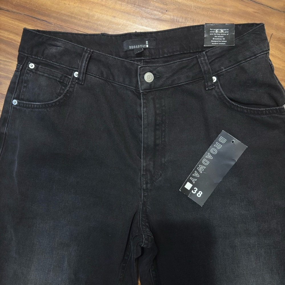 Broadway 38 Barrel Jeans in black - Picture 2 of 6